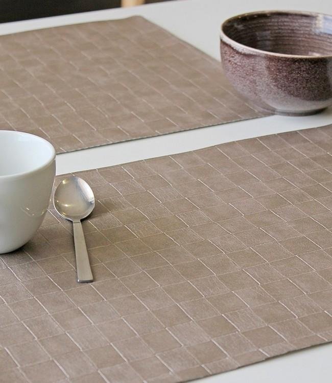 PLACEMAT WICOTEX 30 X 43 CM NILO TAUPE - Taupe place - *0010244828